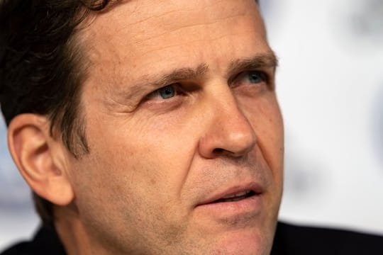 Oliver Bierhoff räumt Fehler im Umgang mit Mesut Özil ein.