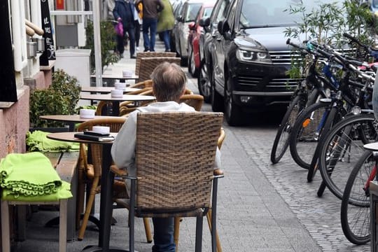 Es wird eng auf Deutschlands Gehwegen.