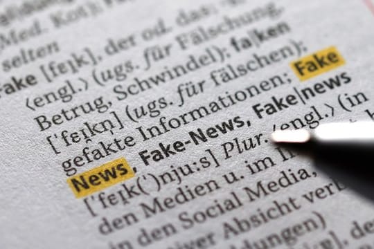 Die Wirkung von "Fake News" im Internet wird nach Ansicht des Politwissenschaftlers Simon Hegelich überschätzt.
