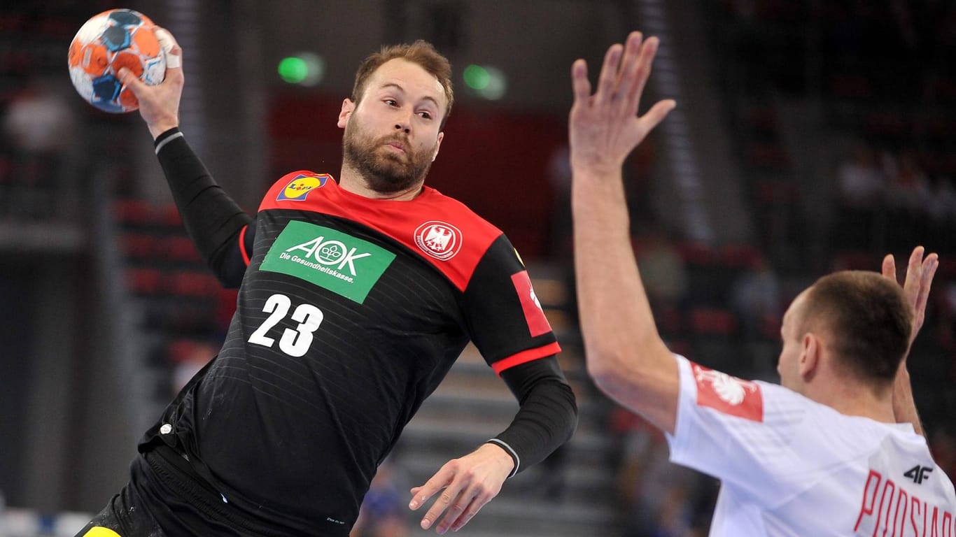 Steffen Fäth zieht ab: Die deutschen Handballer setzten sich im Hinspiel in Polen durch.