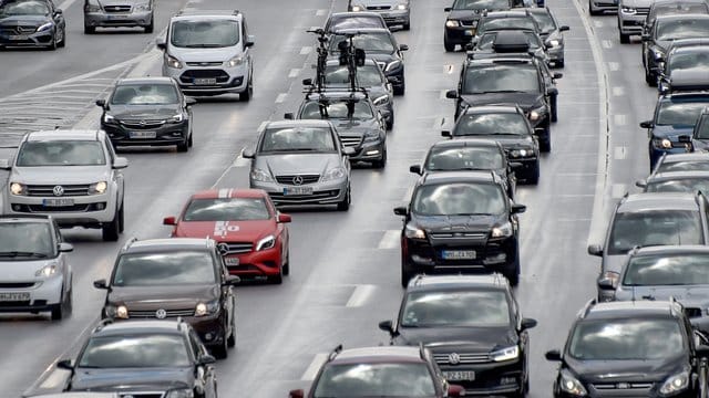 Wegen des Starts der Osterferien in acht Bundesländern rechnet der ADAC am 12. Wegen des Starts der Osterferien in acht Bundesländern rechnet der ADAC am 12.