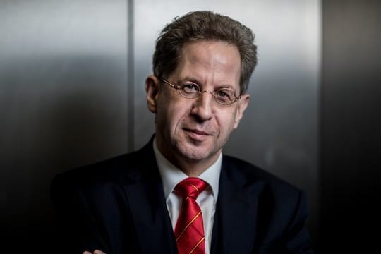 Ex-Verfassungsschutzpräsident Hans-Georg Maaßen sieht erhebliche Versäumnisse in der Migrationspolitik von Kanzlerin Merkel und der Europäischen Union.