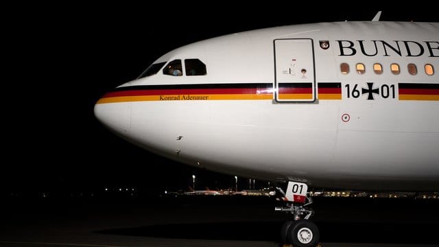 Der A340 "Konrad Adenauer" der Luftwaffe muss zunächst am Boden bleiben.