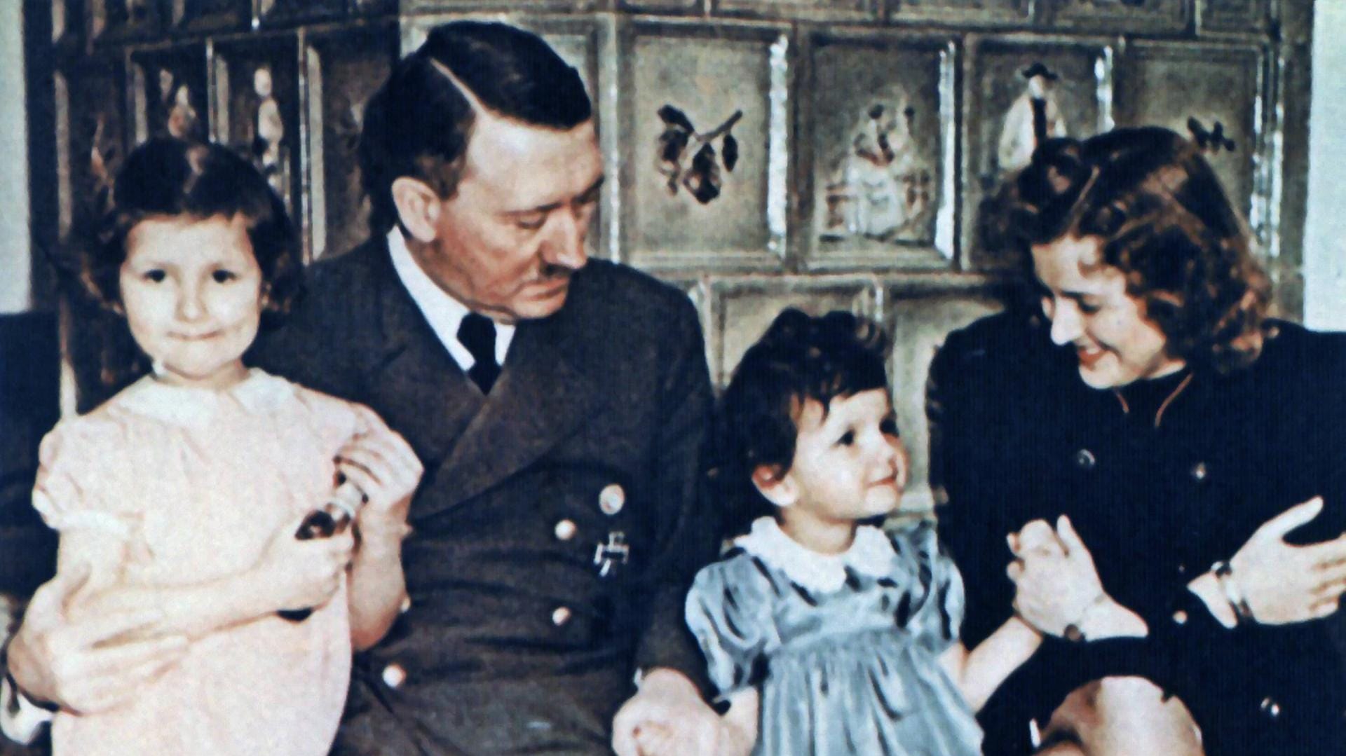 Adolf Hitler und Eva Braun mit Kindern: Das Nationale Filmarchiv digitalisiert vier Stunden Filmmaterial von Eva Braun, die sie privat gefilmt hat.