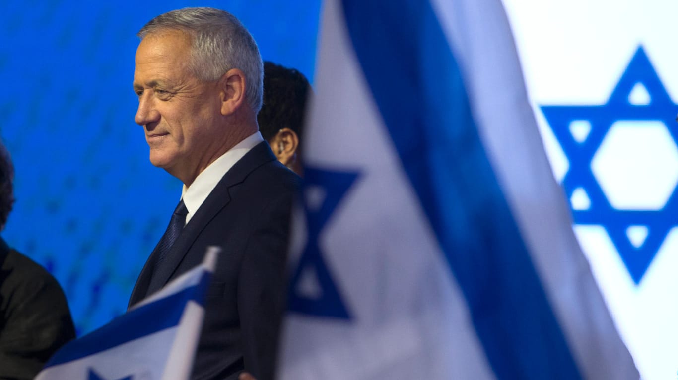 Benny Gantz, der geschlagene Herausforderer von Benjamin Netanjahu, wendet sich nach der Wahl an seine Unterstützer.