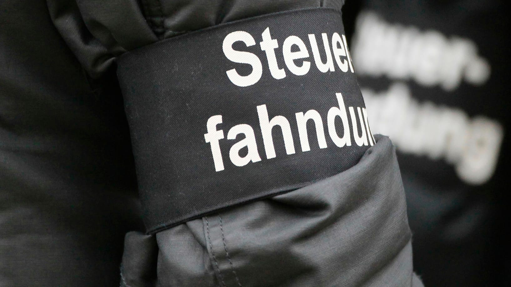 Steuerfahnder im Einsatz: Rund 170 Beamte der Steuerfahndungsbehörde beteiligten sich an der Razzia. (Archivbild) Steuerfahnder im Einsatz: Rund 170 Beamte der Steuerfahndungsbehörde beteiligten sich an der Razzia. (Archivbild)