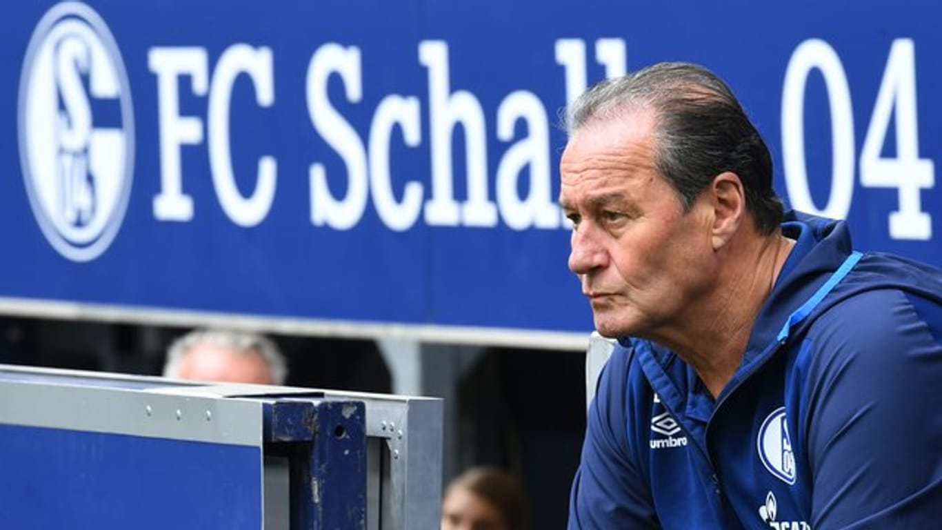 Huub Stevens muss mit dem FC Schalke 04 beim 1.