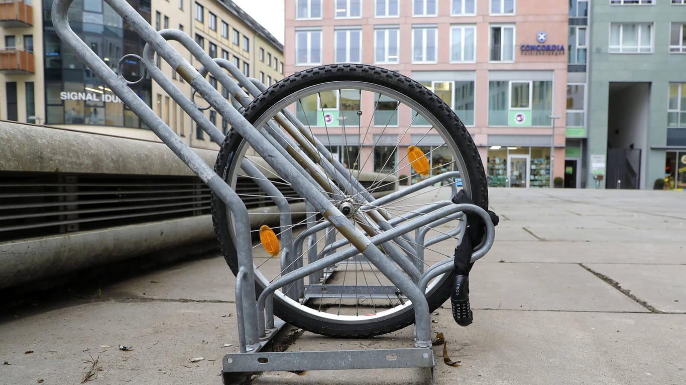 Nur noch ein Rad ist übrig: Mehr als 260.000 Fahrräder wurden im Jahr 2020 in Deutschland gestohlen.