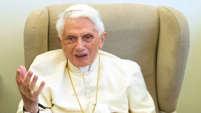 Für Benedikt sind die 68er Jahre eine Ursache für den sexuellen Missbrauch von Kindern in der katholischen Kirche.