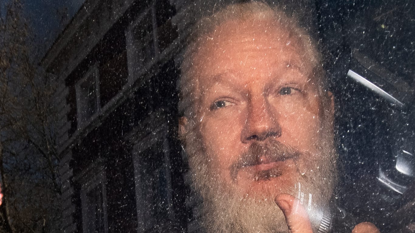 Julian Assange: Dem Wikileaks-Gründer droht jetzt mindestens ein Jahr Freiheitsentzug.
