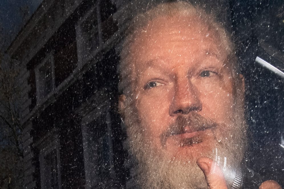 Julian Assange: Dem Wikileaks-Gründer droht jetzt mindestens ein Jahr Freiheitsentzug.