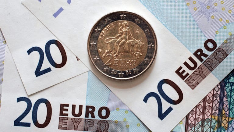 Euro-Scheine und Münze: Geld sammeln soll online einfacher werden.