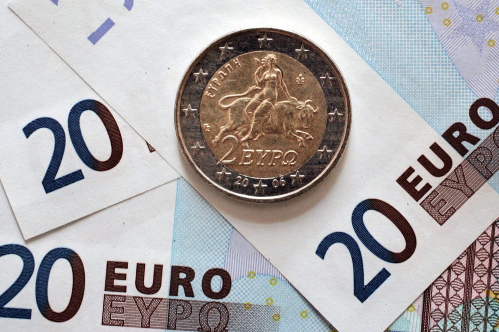 Euro-Scheine und Münze: Geld sammeln soll online einfacher werden.