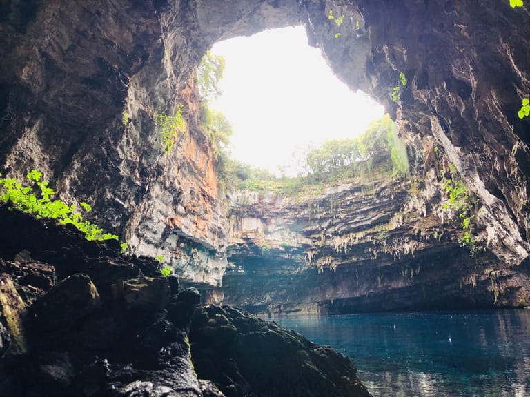 Kefaloia: In der Nähe des Strandes Myrtos finden Sie Unterwasserhöhlen.