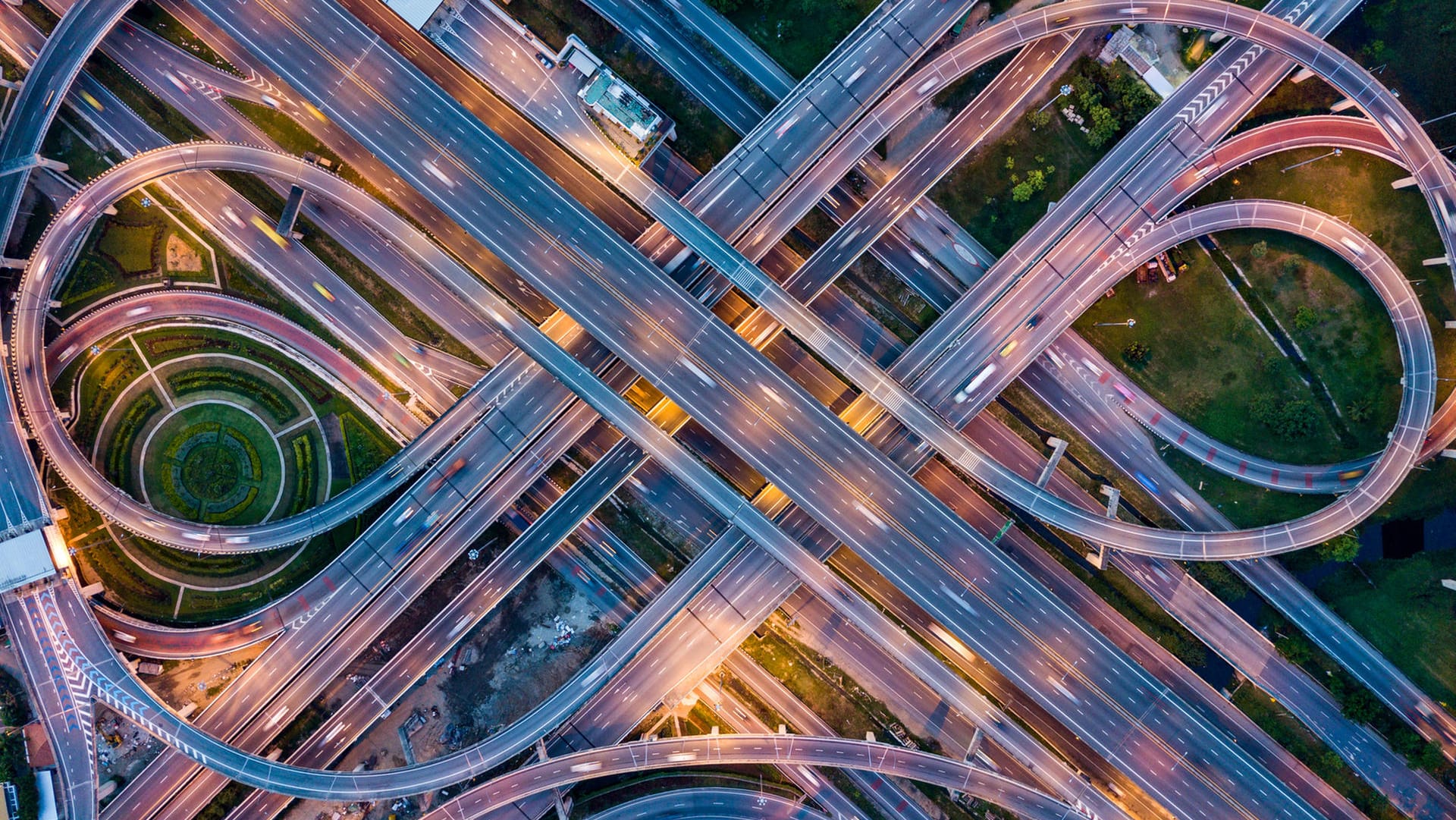 Autobahnkreuz in Bangkok, Thailand: Ganz so verworren geht es auf deutschen Autobahnen nicht zu. Aber auch hier gelten Regeln.