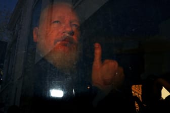 London: Julian Assange ist festgenommen worden, das ist die Geschichte hinter dem WikiLeaks-Gründer.