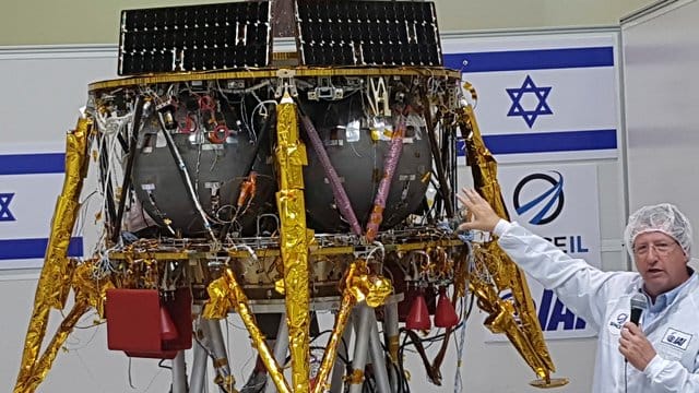 Israels Raumsonde "Beresheet" mit der Mondlandefähre bei ihrer Vorstellung im Juli vergangenen Jahres in Tel Aviv. Israels Raumsonde "Beresheet" mit der Mondlandefähre bei ihrer Vorstellung im Juli vergangenen Jahres in Tel Aviv.