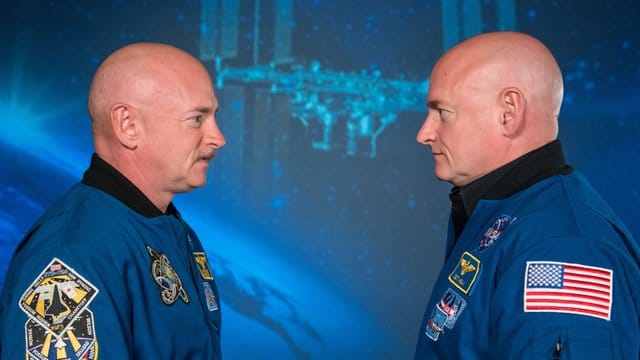 Mark (l) und Scott Kelly sind das bislang einzige eineiige Astronauten-Zwillingspaar. Mark (l) und Scott Kelly sind das bislang einzige eineiige Astronauten-Zwillingspaar.