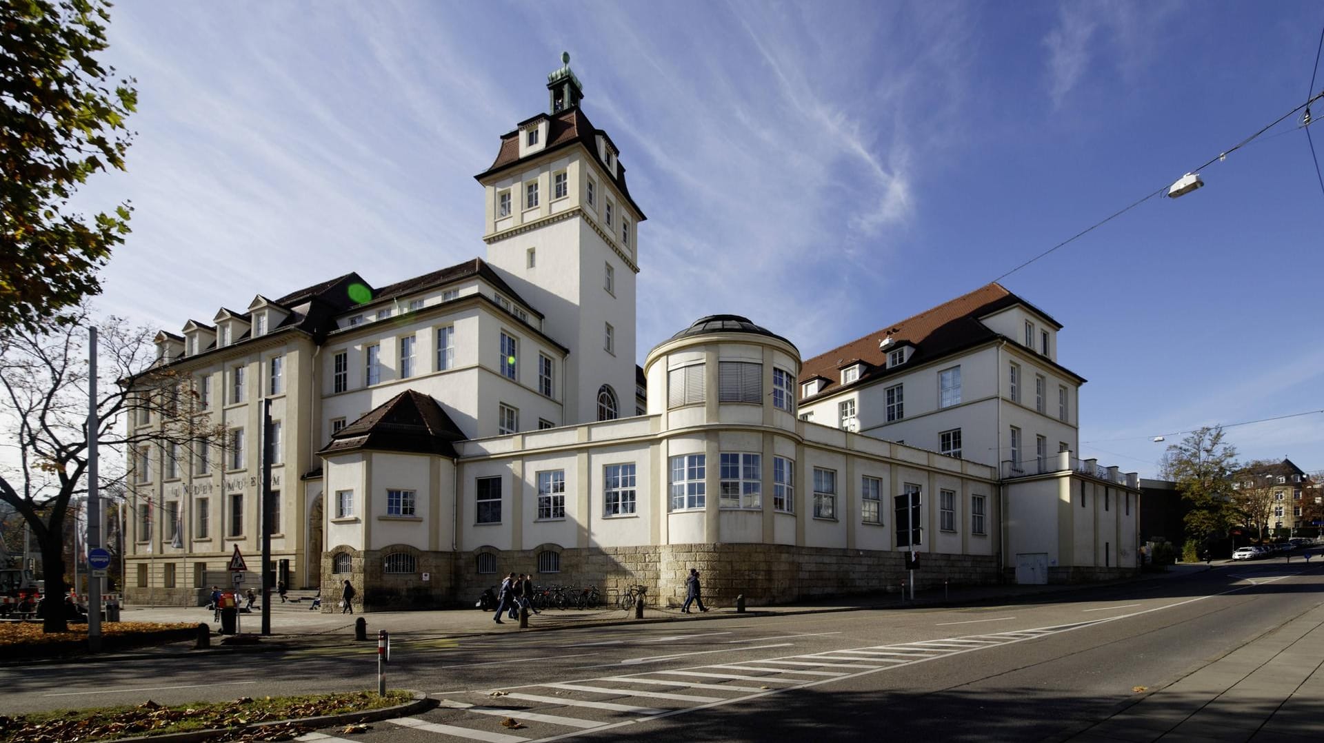 Das Linden-Museum in Stuttgart: Hier werden Schädel indigener Menschen untersucht.