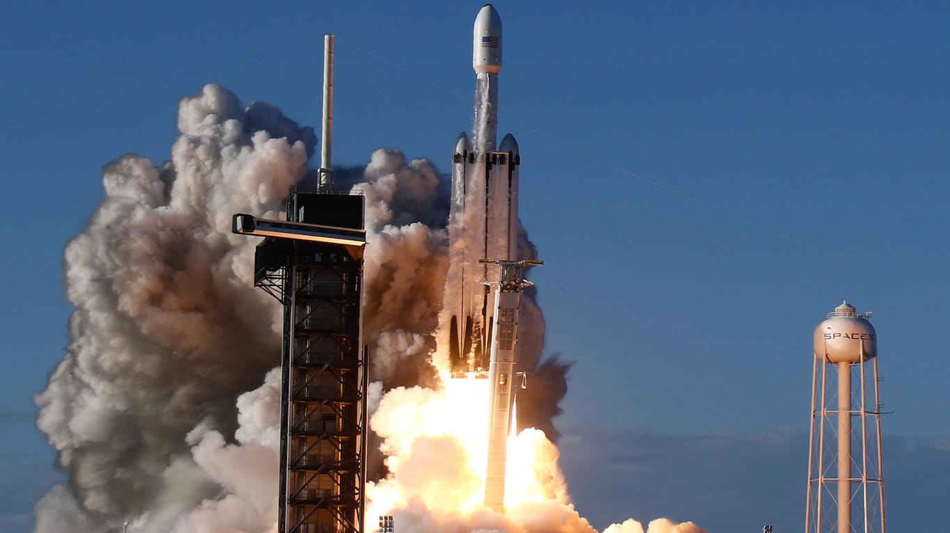 Start der Schwerlastrakete "Falcon Heavy": Sie transportierte einen Satelliten ins All.