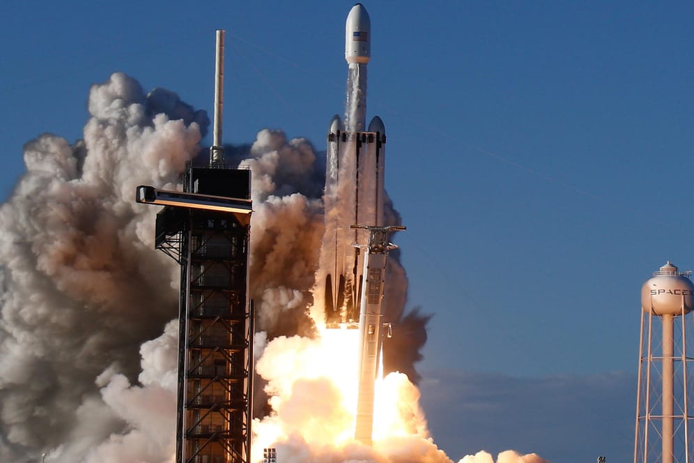 Start der Schwerlastrakete "Falcon Heavy": Sie transportierte einen Satelliten ins All.