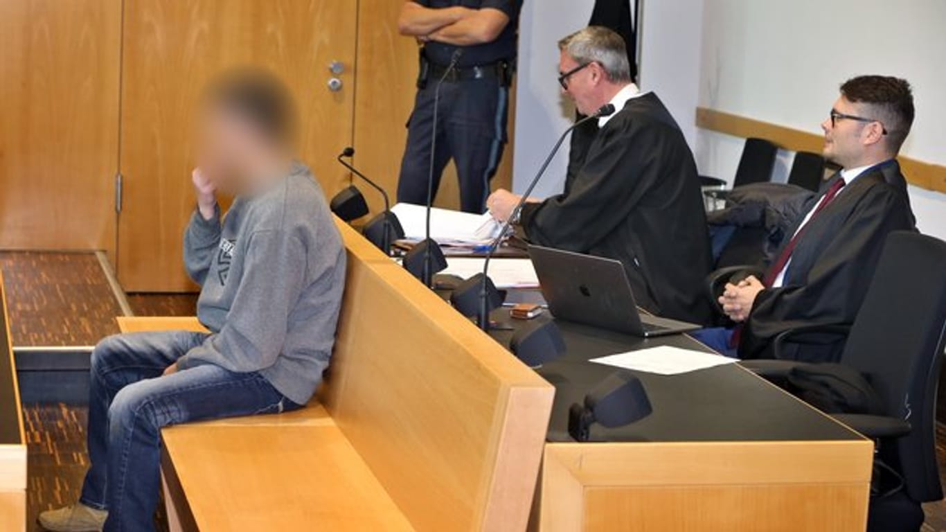 Der 50-jährige Angeklagte im Augsburger Landgericht.