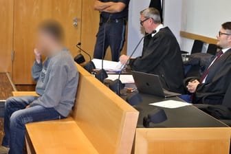 Der 50-jährige Angeklagte im Augsburger Landgericht.
