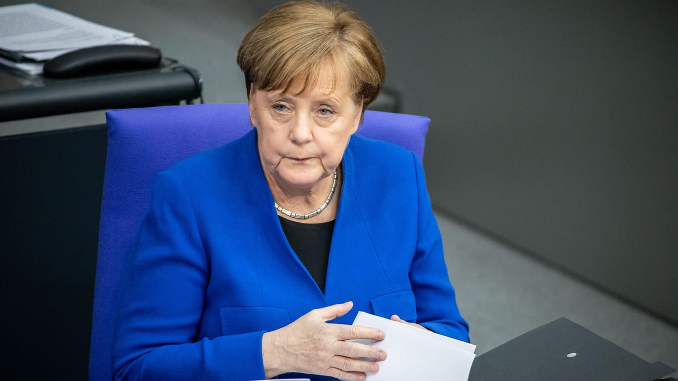 Angela Merkel: Während die Union an Beliebtheit einbüsst, bleibt die Kanzlerin unverändert angesehen.