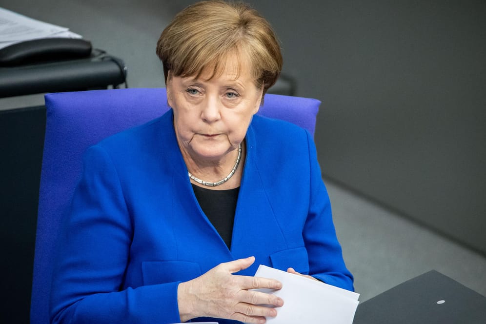 Angela Merkel: Während die Union an Beliebtheit einbüsst, bleibt die Kanzlerin unverändert angesehen.