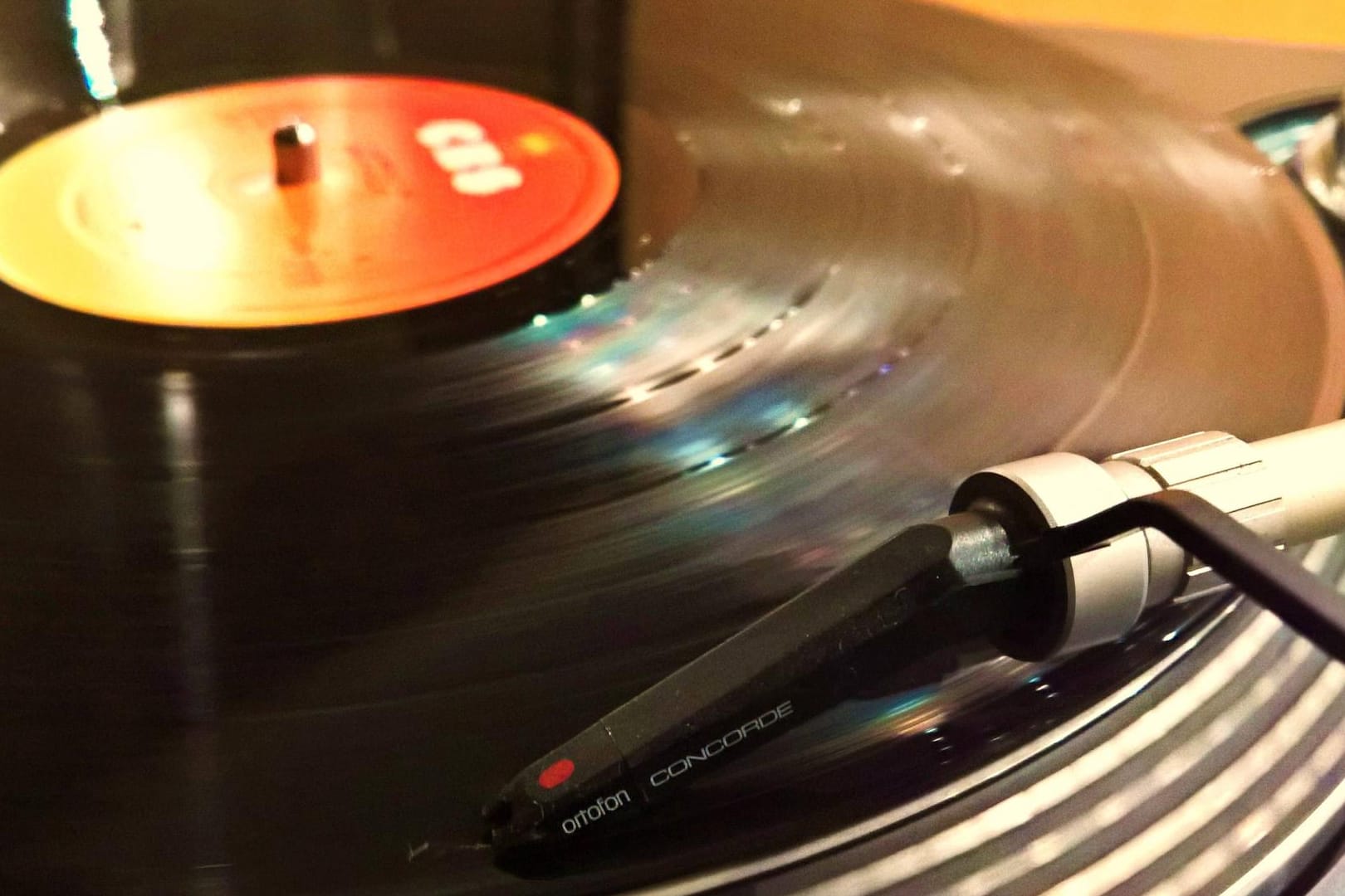 Plattenspieler mit Concorde-Tonabnehmer: Platten sind bei Musikfans immer noch sehr beliebt.