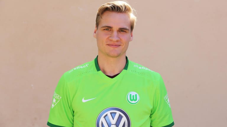 Als eSporter zockt Benedikt Saltzer in der Virtual Bundesliga für den VfL Wolfsburg. Außerdem studiert er Physik und Sport auf Lehramt.