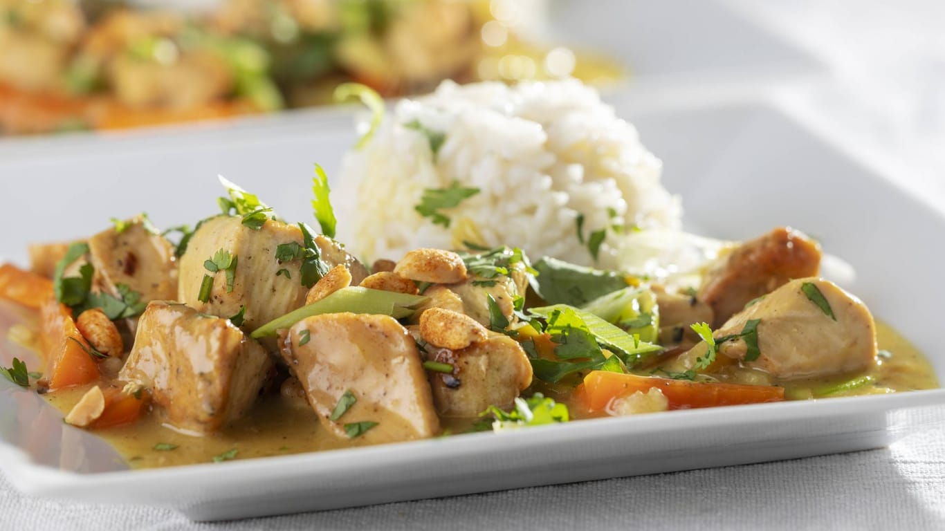 Hühnchen mit Reis: Ein Kunde war allergisch gegen Karotten – aber fand diese in seinem Gericht. (Symbolbild)
