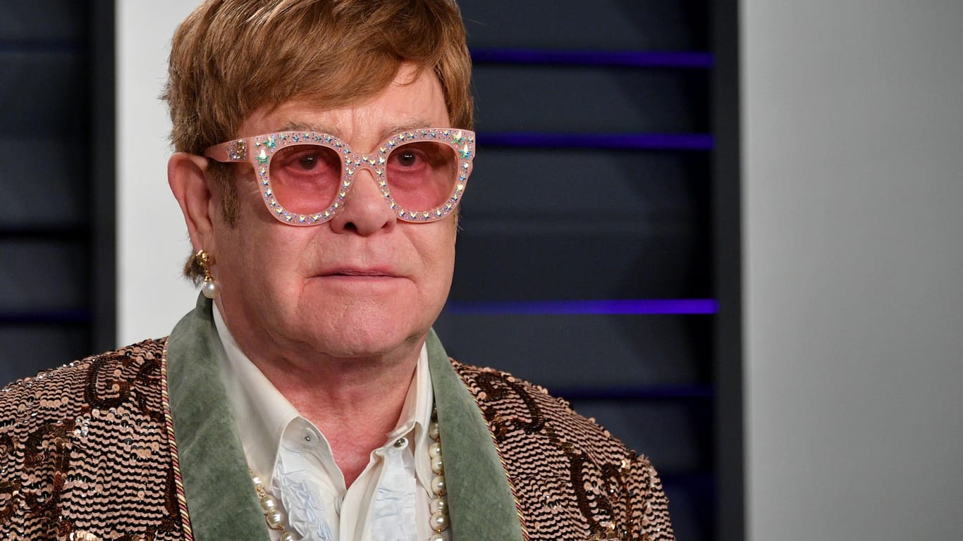 Elton John: Im Rollstuhl schaute er sich die berühmten Kunstwerke in den Uffizien in Florenz an.