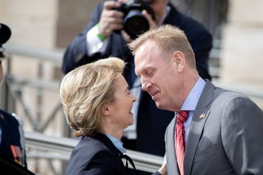 Verteidigungsministerin Ursula von der Leyen wird von Patrick Shanahan, geschäftsführender Verteidigungsminister der USA, im Pentagon empfangen.