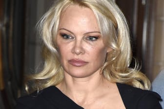 Pamela Anderson: Sie besuchte Julian Assange in der Botschaft.