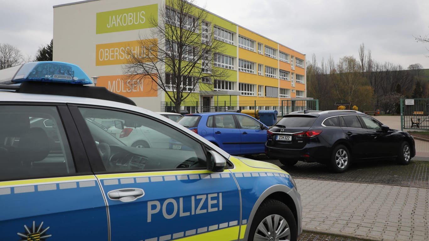 Mülsen in Sachsen: In der Nähe der dortigen Jakobus-Oberschule wurde das Mädchen in einen Kleintransporter gezerrt.
