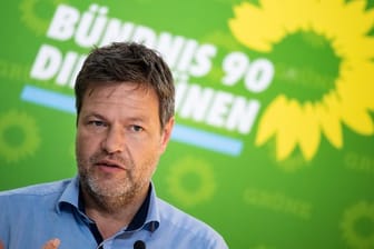 Robert Habeck, hier bei einer Pressekonferenz in Berlin, ist seit Anfang 2018 einer der Bundesvorsitzenden von Bündnis 90/Die Grünen.
