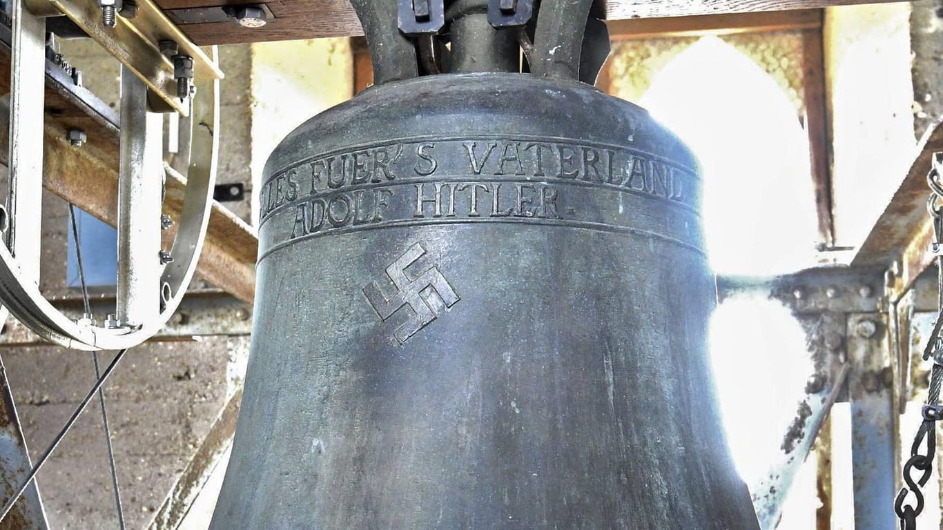 Die "Hitler-Glocke" aus Herxheim (Archivbild): Die Evangelische Kirche Mitteldeutschland möchte ihre NS-Glocken lieber ins Museum geben, als weiter läuten zu lassen.