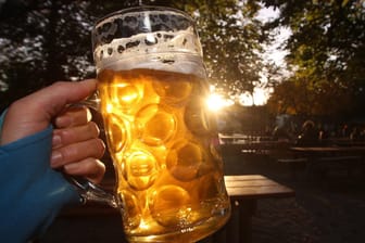 Bierglas: Bei dem neuen Bier handelt es sich um ein saures Gose-Weizenbier, verfeinert mit Fleur de Sel aus dem Atlantik.