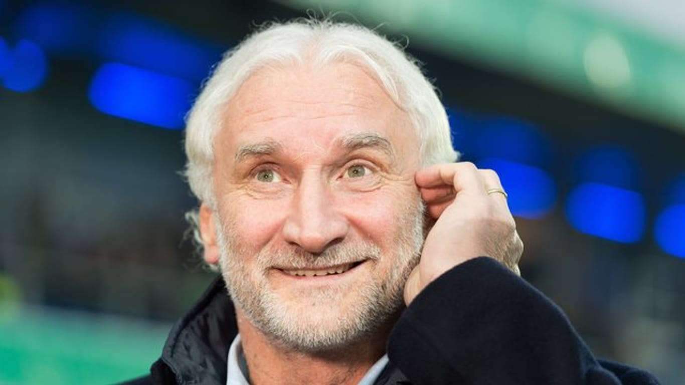 Leverkusens Sportlicher Leiter Rudi Völler will keine Zweifel an Trainer Peter Bosz aufkommen lassen.