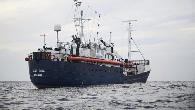 Das Rettungsschiff "Alan Kurdi" hatte die Menschen am 3. Das Rettungsschiff "Alan Kurdi" hatte die Menschen am 3.