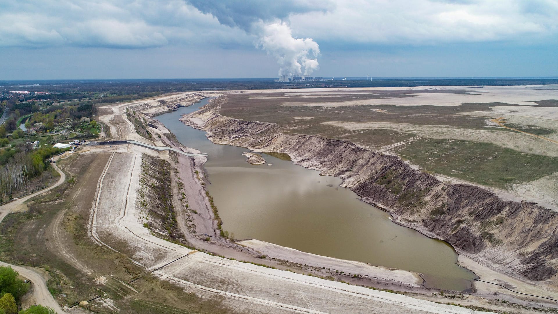 Blick über den ehemaligen Braunkohletagebau Cottbus-Nord: Der See soll eine Wasserfläche von 19 Quadratkilometern haben.