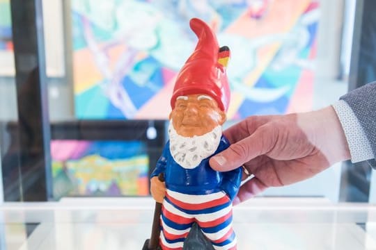 Helmut Schmidts Gartenzwerg steckt voller Symbolik.