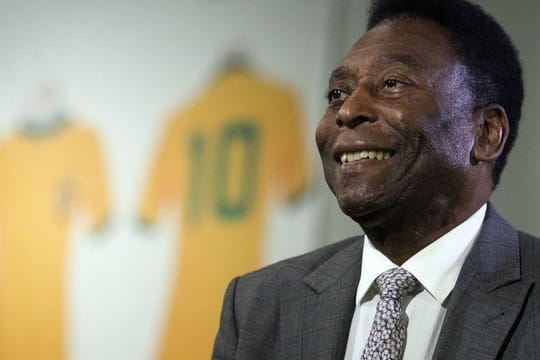 Der brasilianische Fußball-Legende Pele ist eine Nierenstein entfernt worden.