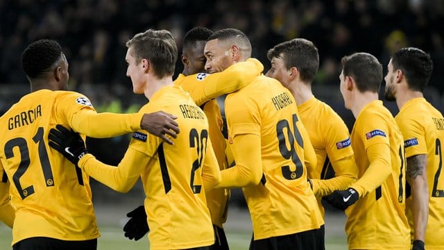 Die Young Boys Bern haben wie bereits im Vorjahr die Schweizer Fußball-Meisterschaft für sich entschieden. Die Young Boys Bern haben wie bereits im Vorjahr die Schweizer Fußball-Meisterschaft für sich entschieden.