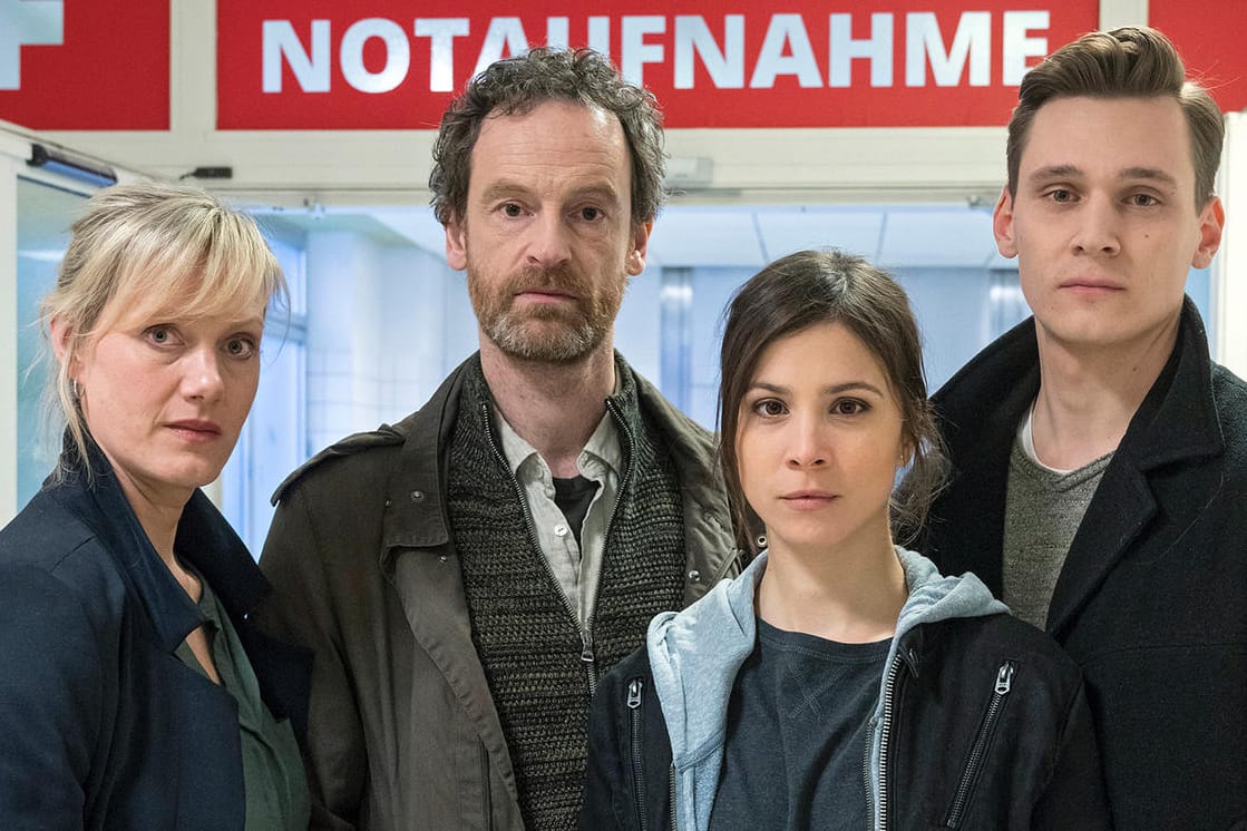 Tatort zentrale Notaufnahme: Anna Schudt als Martina Bönisch, Jörg Hartmann als Peter Faber, Aylin Tezel als Nora Dalay, Rick Okon als Jan Pawlak.