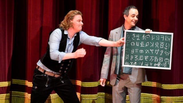 Klaus Florian Vogt (l) als Walther von Stolzing und Adrian Eröd als Beckmesser, bei der Fotoprobe zur Oper "Die Meistersinger von Nürnberg".