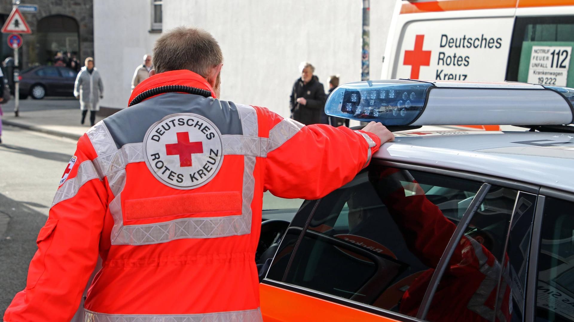 Oldenburg: Ein betrunkener 20-Jähriger hat einen Sanitäter mit einem Hammer bedroht. (Symbolbild)