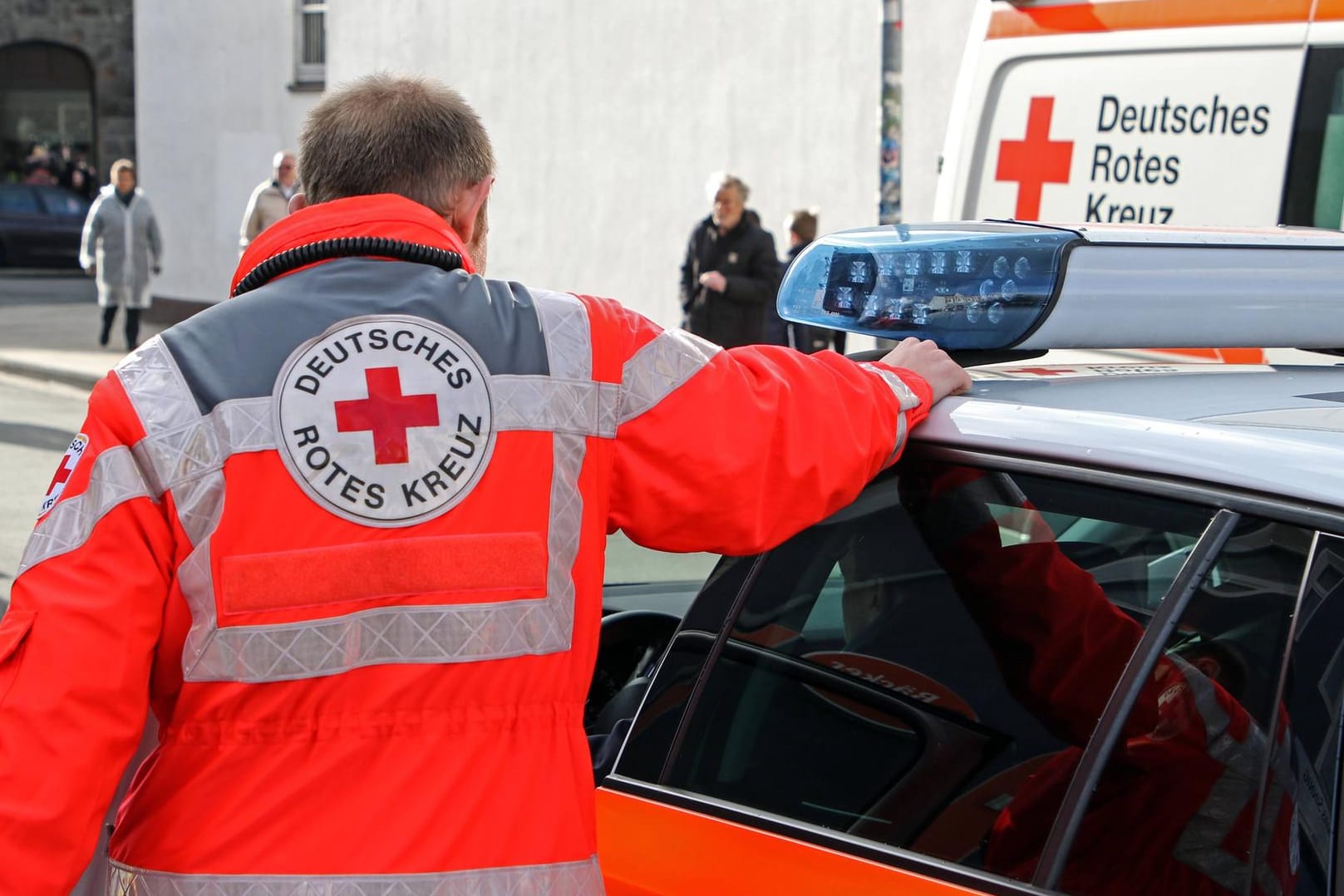 Oldenburg: Ein betrunkener 20-Jähriger hat einen Sanitäter mit einem Hammer bedroht. (Symbolbild)