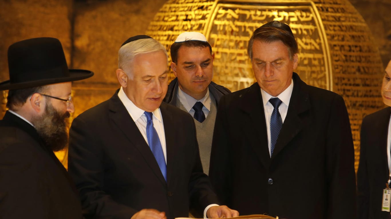 Israels Premier Netanjahu (2.v.l.) mit Bolsonaro (r.): Brasiliens Präsident sorgt für Missstimmung in den Beziehungen.